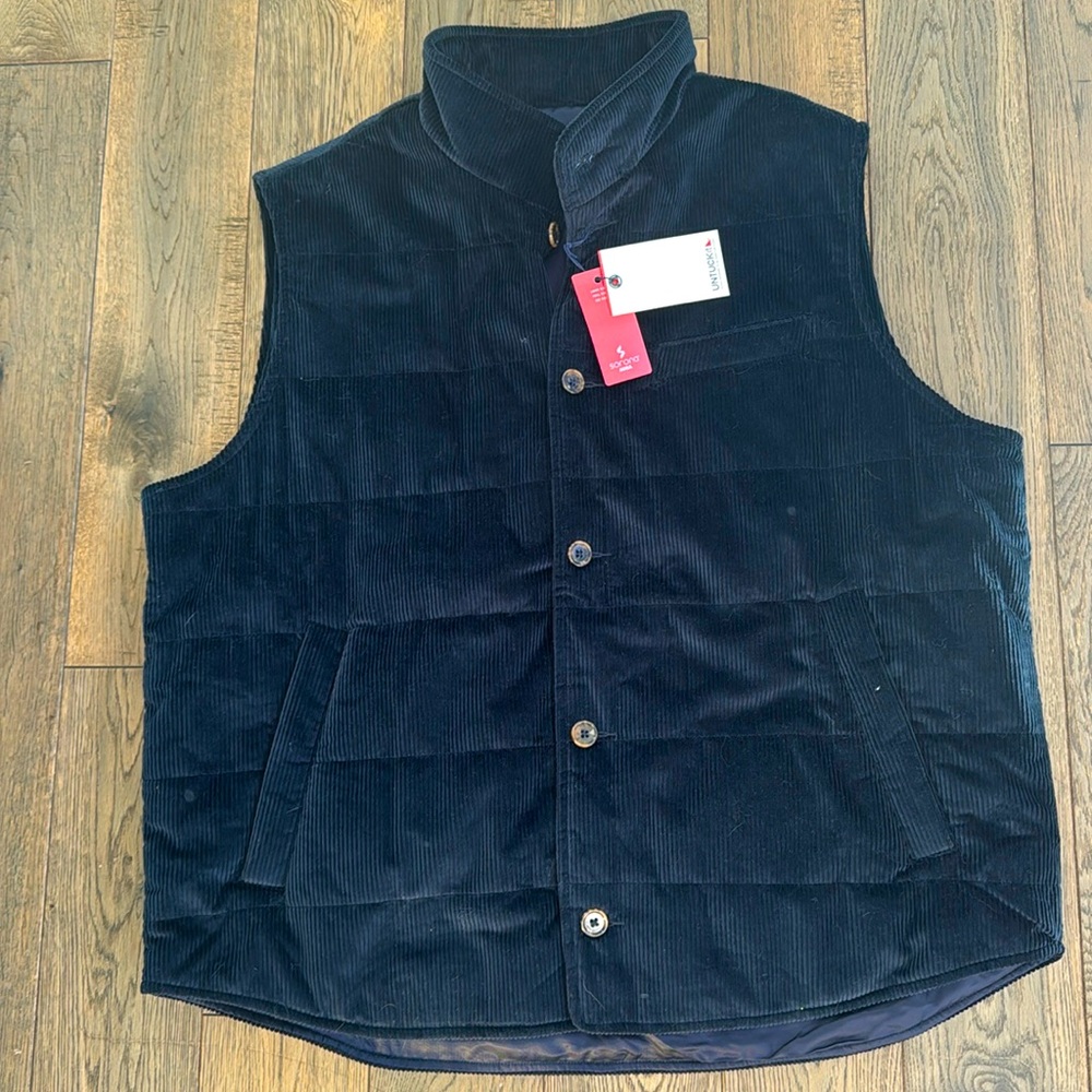 Men’s UnTUCK it Corduroy vest